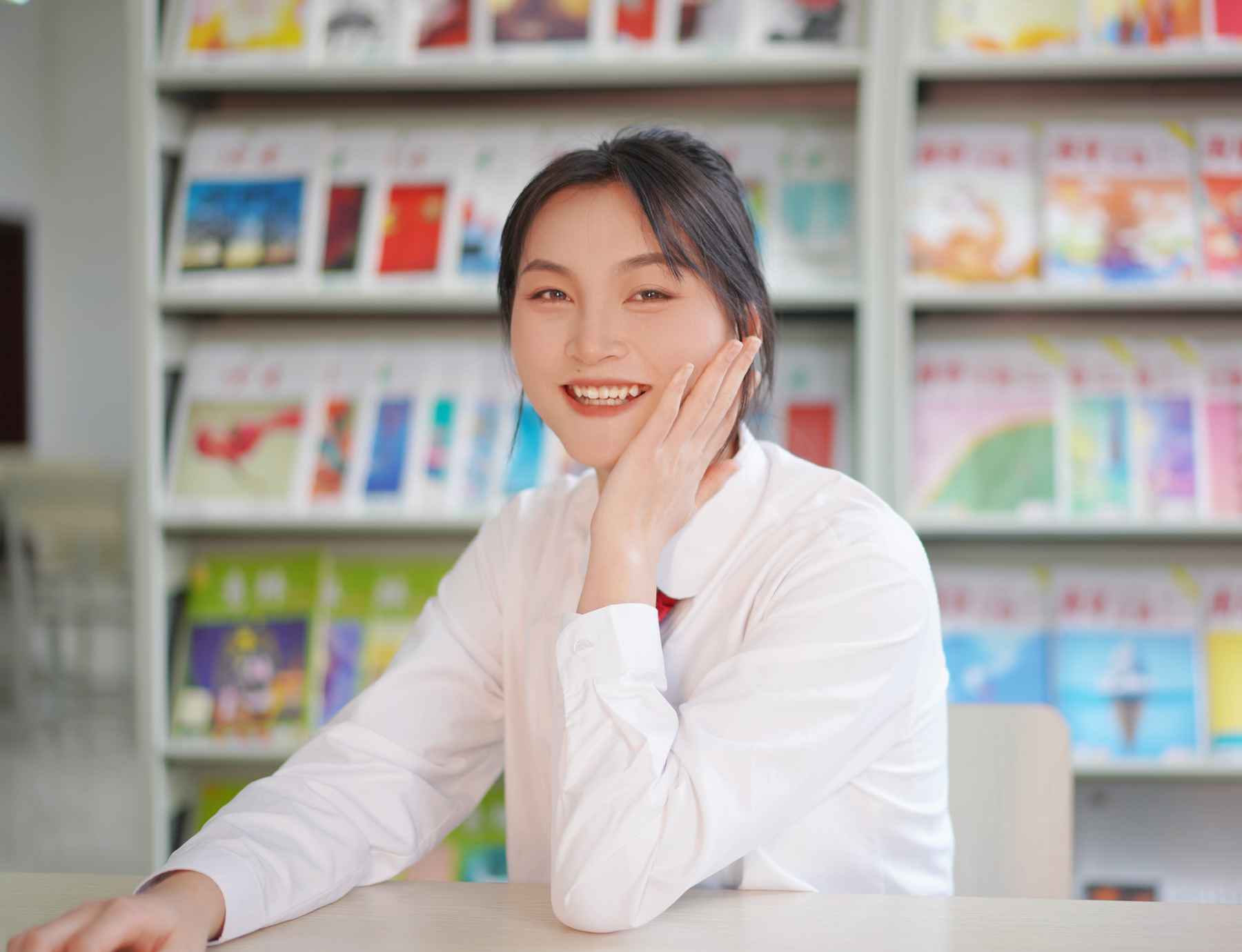張娟 20級城市軌道交通與服務(wù)1班 國家獎學金 省級三好學生